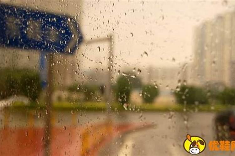 复合肥埋在地里遇到大雨会丧失肥效吗？