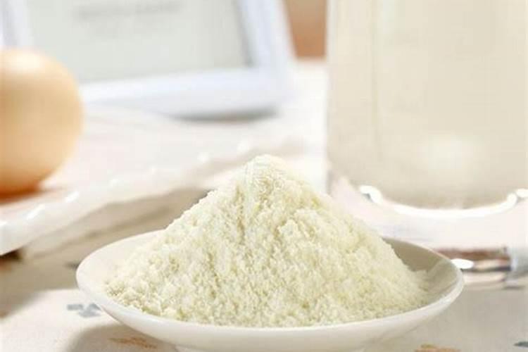 招财树有的叶子变黑掉了、有的绿叶也掉,为什么