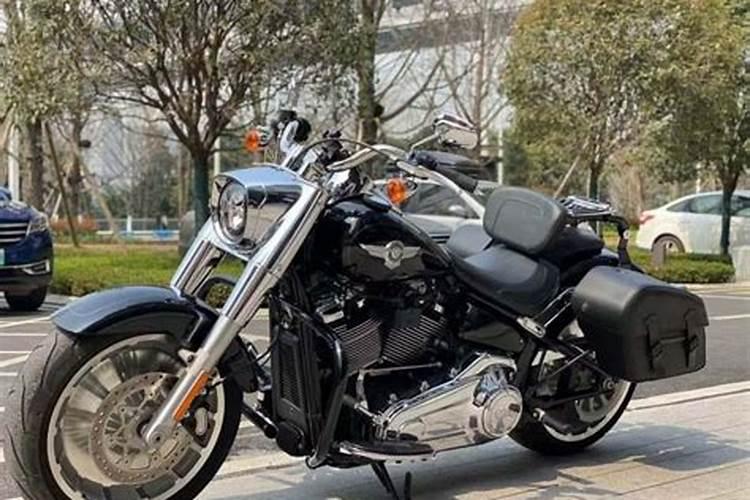 哈雷戴维森肥仔摩托车(哈雷戴维森摩托车官网报价大全)