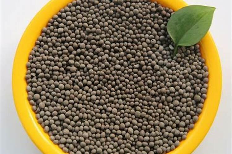 复合肥黑粒好还是白粒好