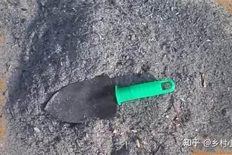 草木灰施肥后多久可施化肥