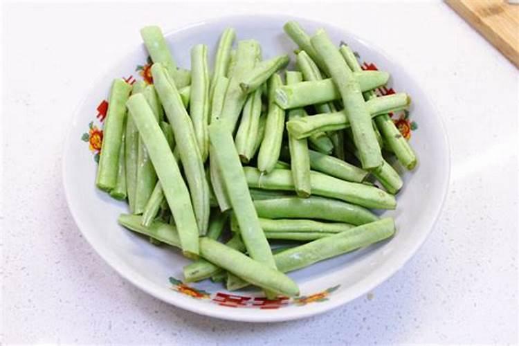 老师你看看这豆角心叶不展是怎么回事啊