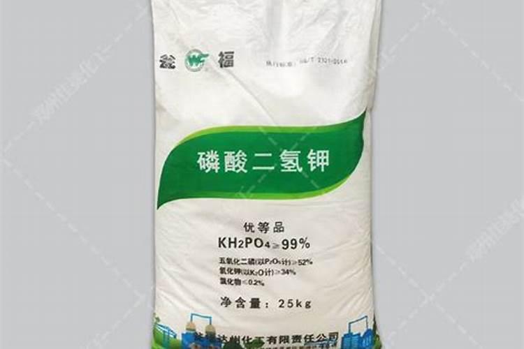 移栽的小榉树苗成活后施什么肥？