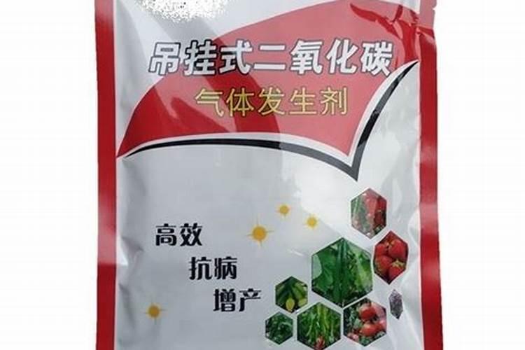 H、N、O、CO2四种元素组成的化肥是什么？属于什么肥？