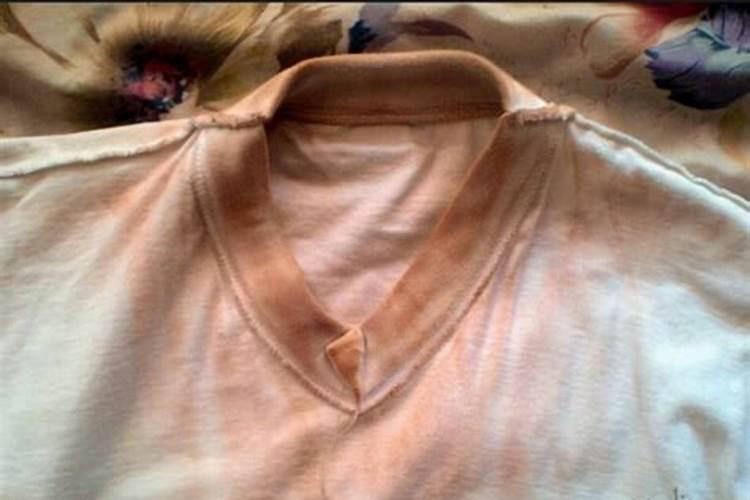 衣服上沾了黄腐酸钾怎么洗掉？