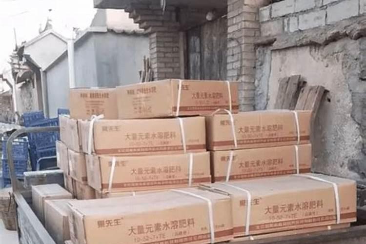 一斤高氮肥要兑多少斤水浇葡萄树？