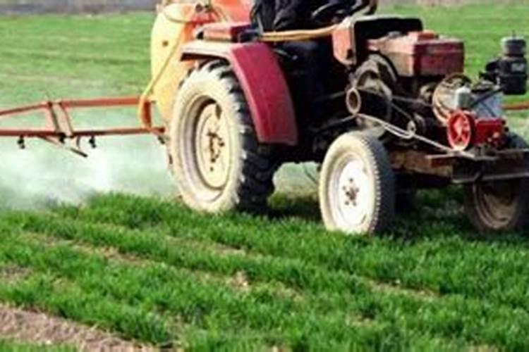 麦田除草剂和磷酸二氢钾能混用吗 除草剂的残留期有多长