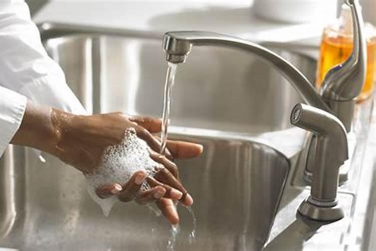 化肥的颜色染在了手上怎么洗掉