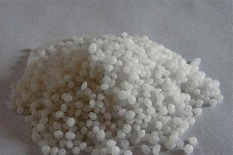 不溶于水的固体氮肥是哪种类型？